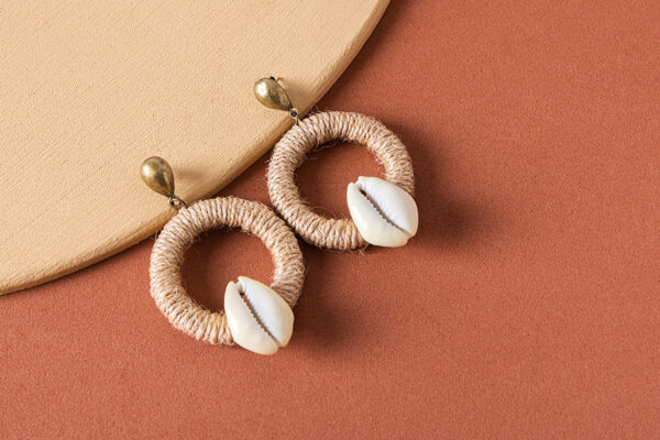 Boucles d'oreilles Corde Sisal et Coquillage Cauri